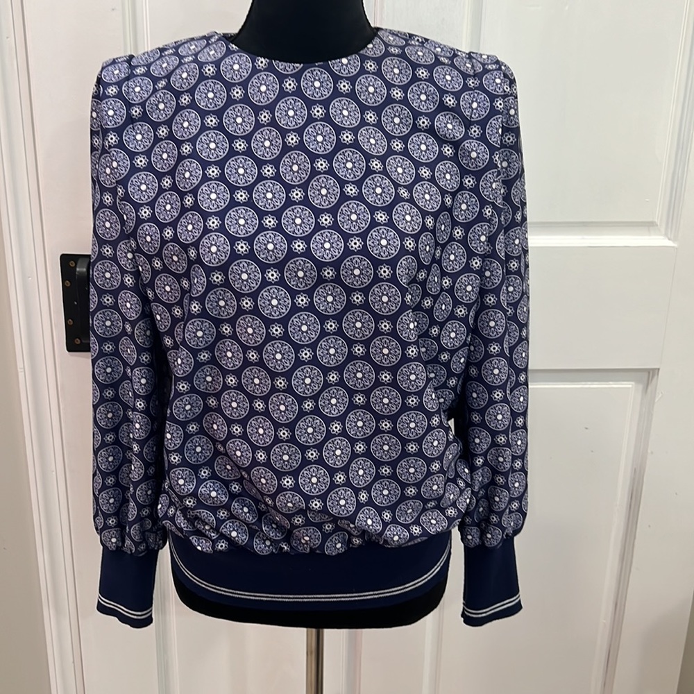 Vintage in cinq size 10 top w/ shoulder pads, and accents at waist and wrist